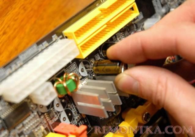 Как правильно заменить конденсатор Как правильно заменить конденсатор