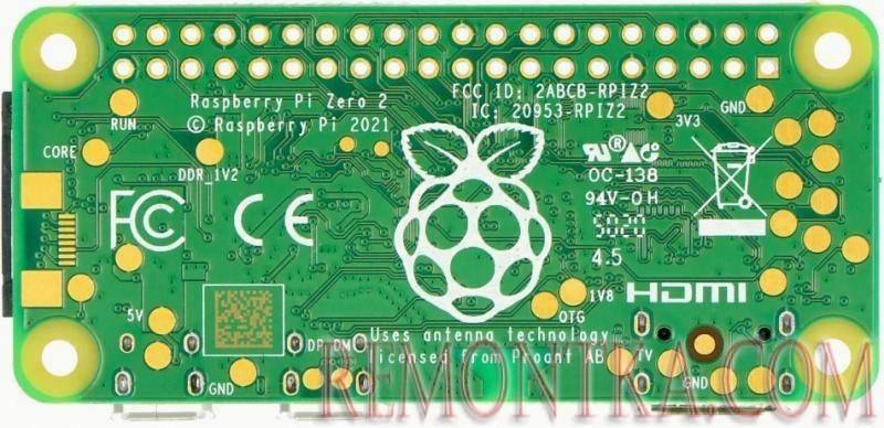 Нижняя часть Raspberry Pi Zero 2 W лишена электронных компонентов