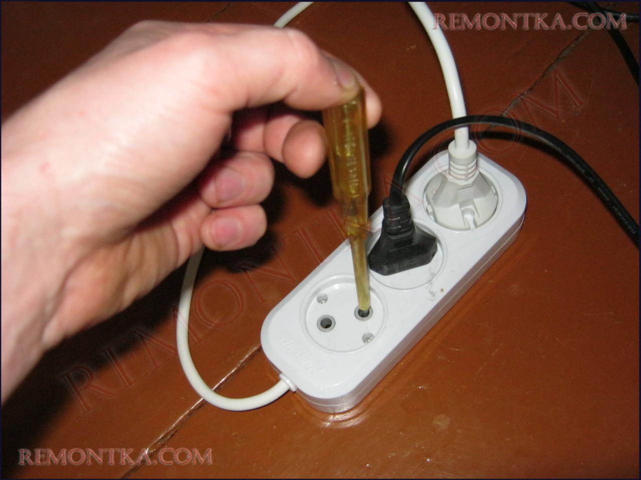 как определить фазу с помощью индикаторной отвертки