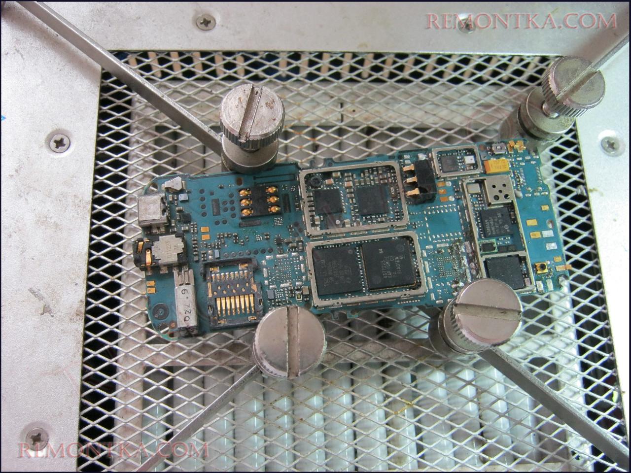 BGA на плате мобильного телефона