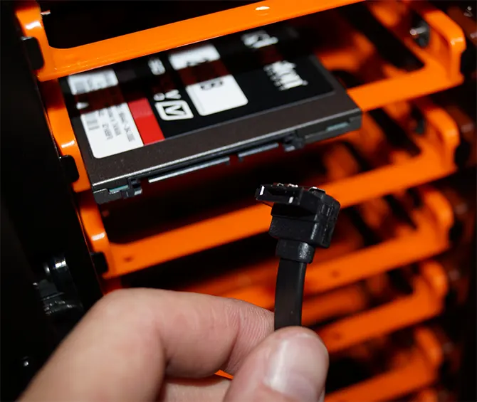 Кабель SATA для подключения диска